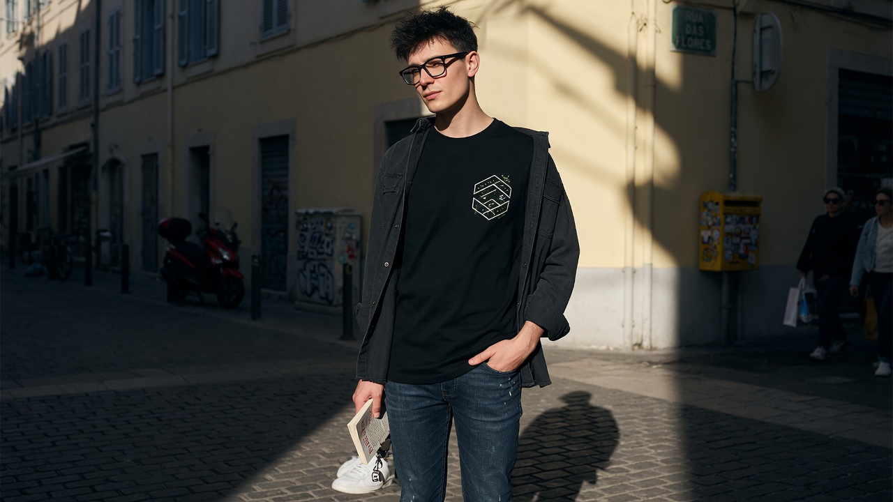Comment porter un t-shirt geek sans avoir l'air déguisé